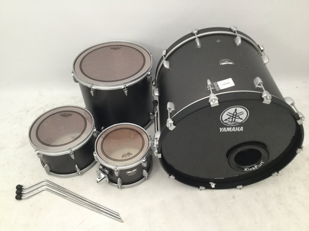 Gebruikte Drumstel Yamaha Rockstar, Grey, BD22x18, TT10x6, TT12x8, shellset kopen? Bestel online, scherpste prijs!